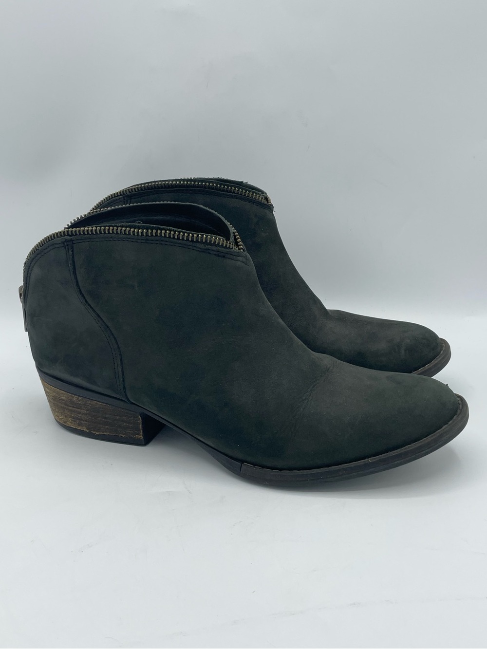 Very Volatile Los Angeles Sofia Leather Ankle Boot Wrap Around Zip at Collar.